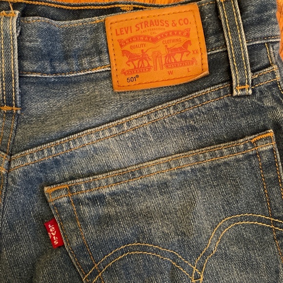Levi Denim Shorts - Picture 3 of 3